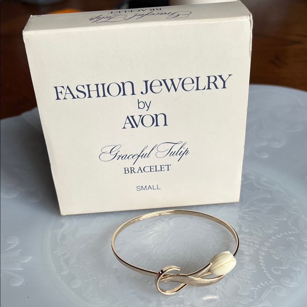 Avon Graceful Tulip Gold Tone Bracelet Size Small